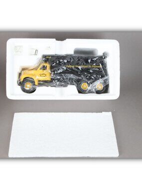 First Gear 1960 Mack Model B-61 Dump truck 19-1958 Valley Asphalt 1/34 scale